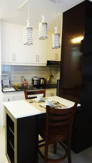 Italian Inspired Tropical-Themed Studio Condo Davao City Exterior foto